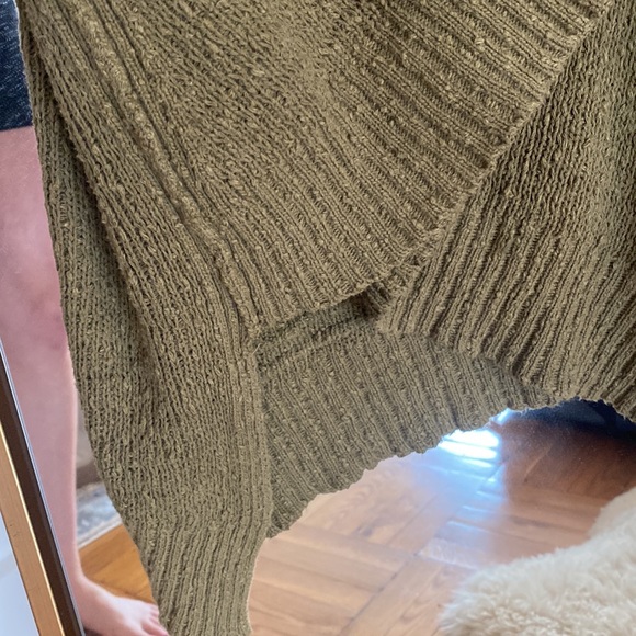 Free People oversized V-Neck Sweater - Picture 3 of 5